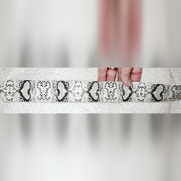 Ladies Double Oh Heaven Black and White Snake Double Buckle Belt By Lulu's Lrg - Picture 6 of 7